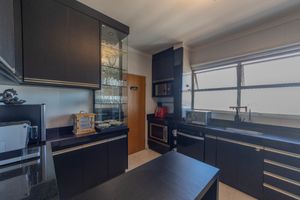 Image 19 - 921959