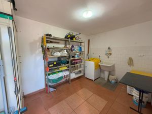 Image 19 - 921960