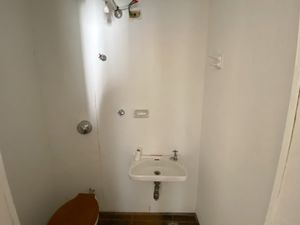 Image 19 - 921966