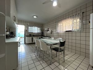 Image 7 - 921967