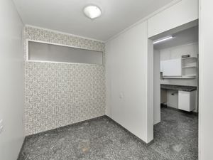 Image 4 - 921968