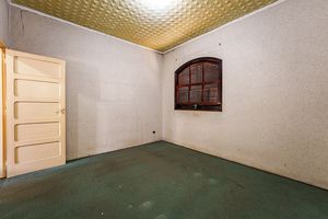 Image 25 - 921974