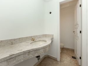 Image 32 - 921982
