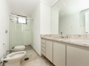 Image 31 - 921982