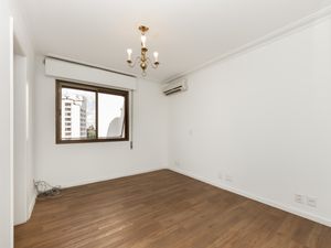 Image 20 - 921982