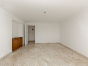 Image 16 - 921982