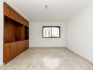 Image 11 - 921982