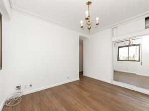 Image 23 - 921982