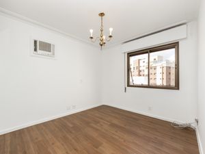 Image 22 - 921982