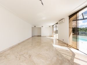 Image 3 - 921982