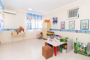 Image 19 - 921985