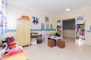 Image 2 - 921985