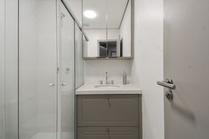 Image 31 - 921993