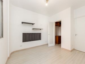 Image 19 - 921997
