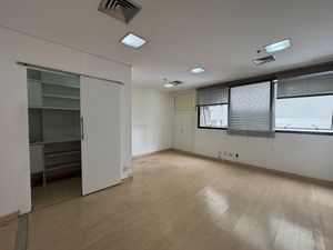 Image 4 - 922024