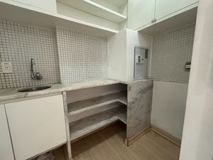 Image 6 - 922024