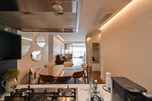 Image 17 - 922034