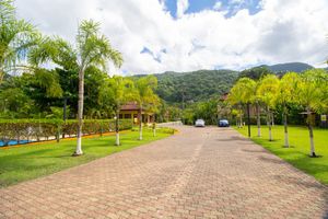 Image 5 - 922045