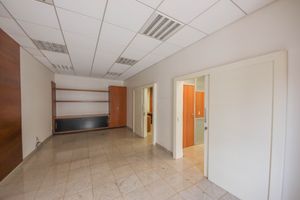 Image 32 - 922051