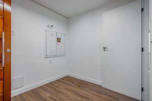 Image 19 - 922066