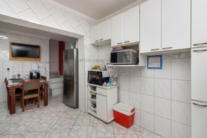 Image 8 - 922074