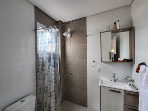 Image 15 - 922076