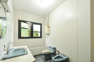 Image 31 - 922084