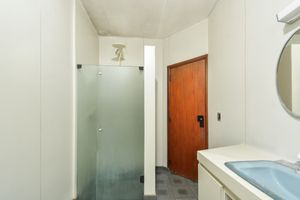 Image 32 - 922084