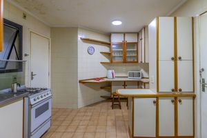 Image 17 - 922090