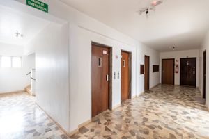 Image 26 - 922102