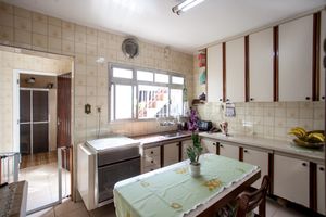 Image 8 - 922104