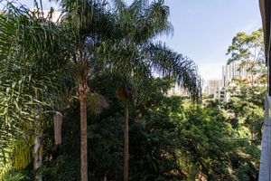 Image 10 - 922112