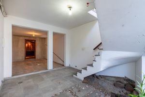 Image 32 - 922125