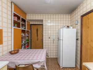 Image 21 - 922200