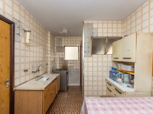 Image 19 - 922200