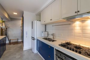 Image 18 - 922204