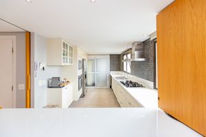 Image 30 - 922210
