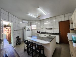 Image 13 - 922213