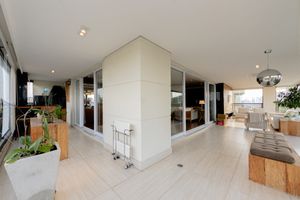 Image 9 - 922247