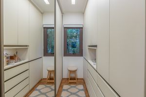 Image 34 - 922250