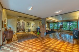 Image 44 - 922250