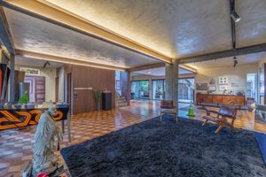 Image 45 - 922250