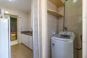 Image 12 - 922252