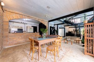 Image 21 - 922256