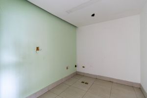 Image 19 - 922261