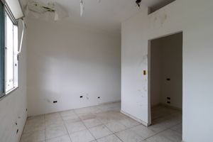 Image 21 - 922261