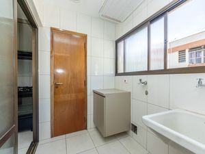 Image 16 - 922268