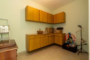 Image 25 - 922295