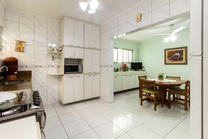 Image 11 - 922295