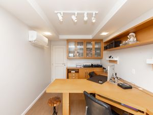 Image 32 - 922297